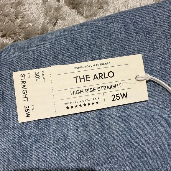 Aritzia Denim Forum The Arlo High Rise Straight Jeans Size 25W 30L - Picture 8 of 9